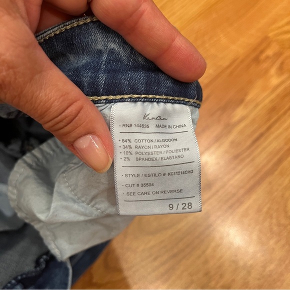 KanCan medium wash jeans Size 9/28, raw hem, 5 pockets. - Picture 6 of 13